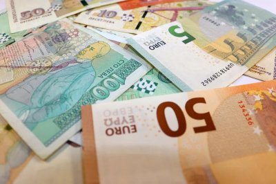 Обръщаме 28 милиарда лева в евро