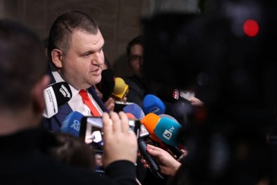 Пеевски възмутен от домашния арест на 19-годишния след катастрофата с три жертви в Разград