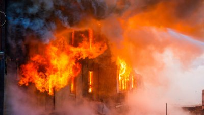 Двама души и бебе загинаха при пожар в жилищен блок в Анкара 