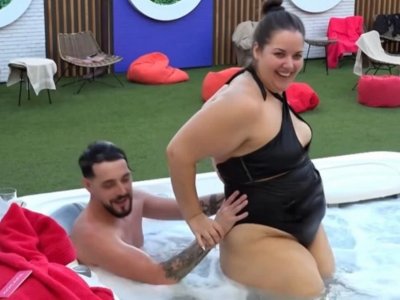Веселка от "Биг Брадър" вече не чупи кревати, изгря по бански