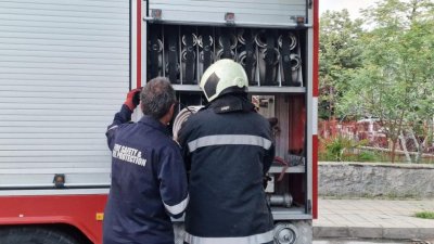 Горят къщи във вилна зона край Бургас