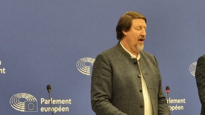 Смъртни заплахи получил докладчикът за Скопие в ЕП Томас Вайц