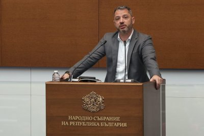 Делян Добрев обиди Нов български университет от пленарната трибуна 