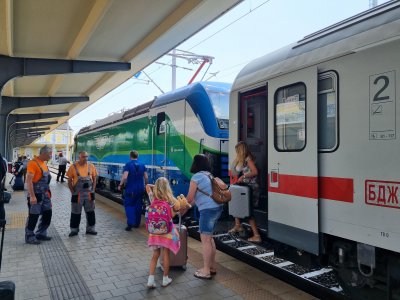 Масови закъснения на влаковете с над 2 часа в страната