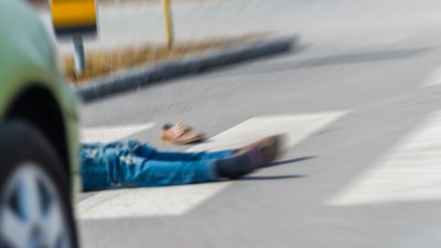 Прегазеното 16-годишно момче се бори за живота си 