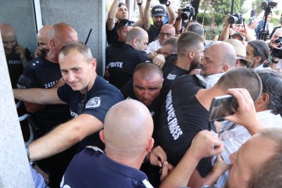 Задържаха мъж, ударил полицай на протеста на „БОЕЦ“ в София