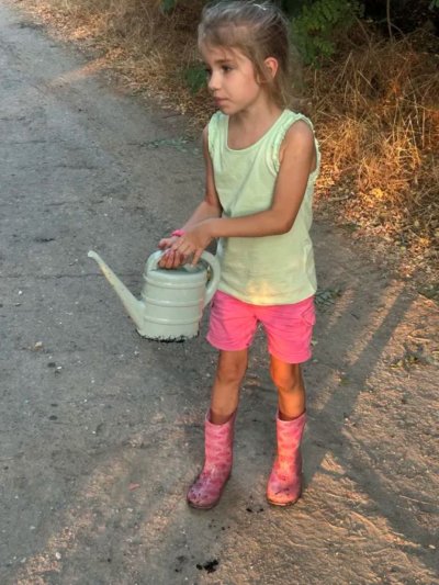 5-годишната Влади гаси с родителите си пожар в село Окоп