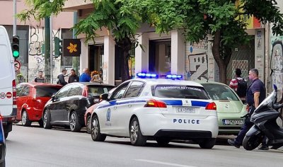 Закопчаха четири ченгета по подозрение в корупция и трафик на наркотици на о. Миконос