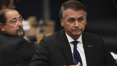 Бразилската полиция обискира дома на бившия президент Болсонаро