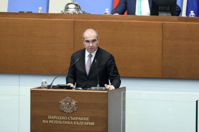 Караджов призна: България никога не е изживявала толкова тежка криза на липса на вагони и мотриси