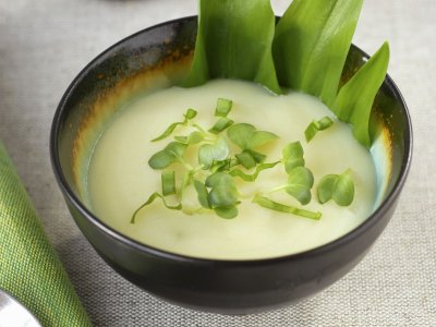 Чеснова картофена супа с хвойна
