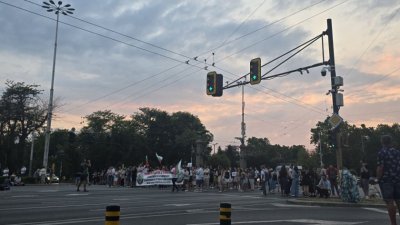 Младите лекари затвориха Орлов мост 