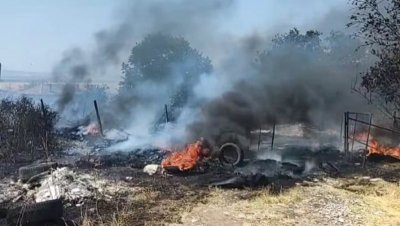 УЖАС: Локализиран е пожарът в Ямбол, но изгоря домът на жена с четири деца