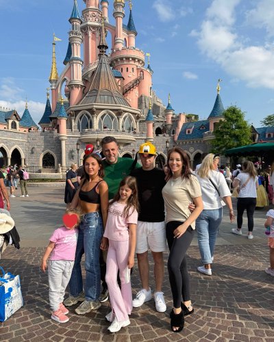 Емилия посети Дисниленд заедно с децата и любимия си Жорж