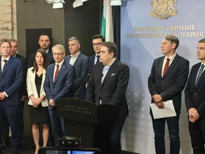 Асен Василев: За първи път от 4 години българите започнаха да обедняват, „постната пица“ се върна