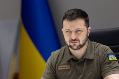 Защо Зеленски заряза военната униформа?