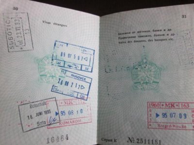 EК замисля замяна на печатите в паспортите с цифрови данни 