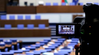 Парламентът обсъжда заплатите на медиците