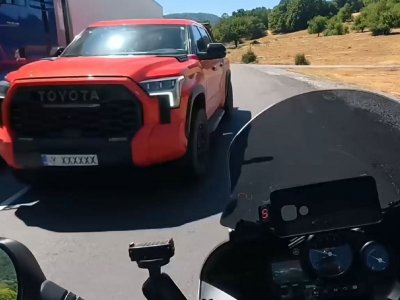 ШОК ВИДЕО: Динко Ловеца ли е идиотът с този джип?