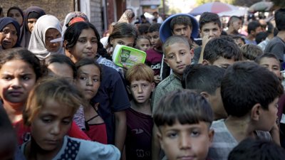 Израел възстанови доставките на хуманитарна помощ за Газа