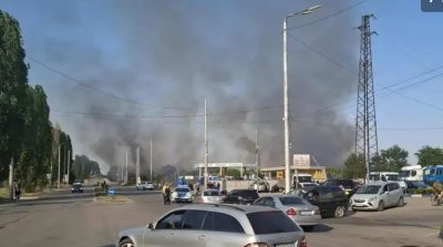 Опасно: Огнена стихия се развихри до бензиностанции във Видин