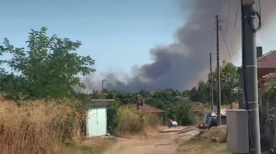 Евакуираха дом за възрастни хора в Радовец заради пожара край Лесово