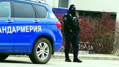 Жандармеристи хванаха момче на 13 г. с мотопед, баща му получи глоба