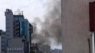 Огромен пожар в центъра на София, има сериозно задимяване