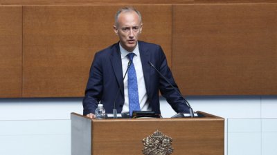 Просветният министър с важна новина за 40 000 студенти