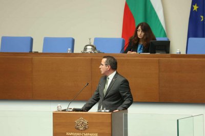 Законът за еврото нажежи страстите в НС: Цончо плаши как стоките ще изчезнат, "Величие" вещае фалити на фирми
