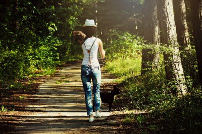 Редовните разходки намаляват риска от Алцхаймер