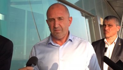 Време за пиар: Радев избута МВР да посрещне хеликоптера от Унгария