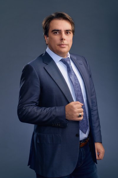 Асен Василев заведе дело срещу джукондата Пламенка