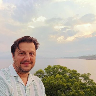 Майку ти йебем срещу Аллах акбар: Вижте как сърбин обезврежда луд арабин в самолет (ВИДЕО)