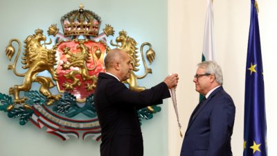 Радев удостои с "Мадарски конник" посланика на Франция