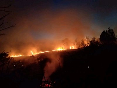 Пожарът в село Илиндеци се разраства