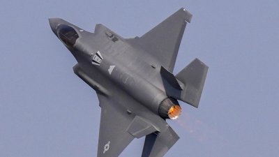 Изтребител F-35 се разби в Калифорния