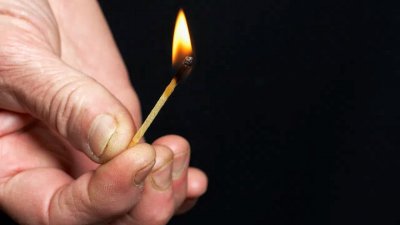Хванаха мъж да пали огън в село Плоски, което евакуираха заради пожар
