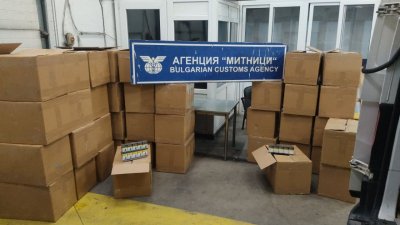 Митничари хванаха хиляди ампули и таблетки анаболи
