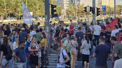 В Нови Сад отбелязаха девет месеца от трагедията на гарата в града