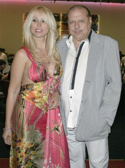 Светският журналист Иван Тенев по известен като Агент Тенев публикува в