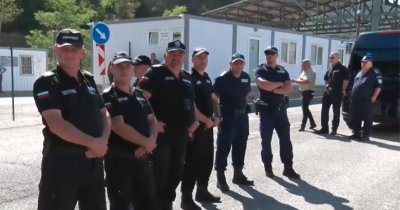 Напрежение на "Маказа": Полиция не допусна протестиращите да затворят пътя