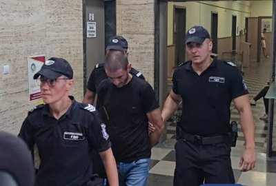 Никола, пребил жестоко клошар в Пловдив, преследвал с нож и бухалка мъж