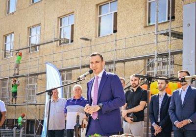 Още 42 училища в София минават на едносменен режим
