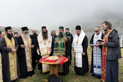 Патриархът отслужи водосвет край езерото "Бъбрека" 
