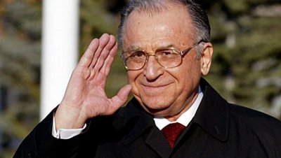 Румъния с последна почит към президента Йон Илиеску (СНИМКИ)