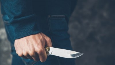 37 пъти ръгаха с нож служителка в турския парламент 