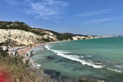 Валежи и гръмотевици в Западна България, на изток - слънце и жеги до 35° C