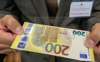 Тримата с фалшиви пари хванати с 10 000 евро менте