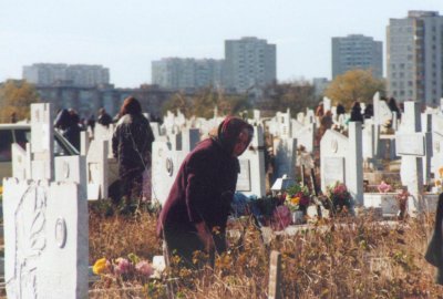 Мъж запали огън на гробището в Асеновград